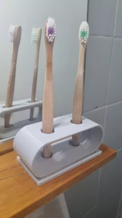 Brush holder with grid