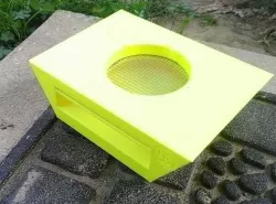 Customizable Top Bar Hive internal jar feeder