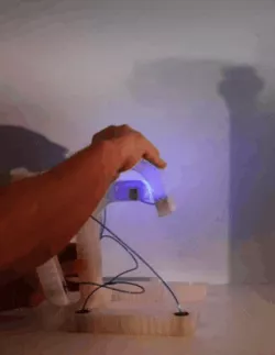 FLOATING TABLE