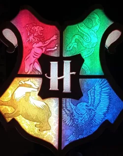 Hogwarts shield lamp