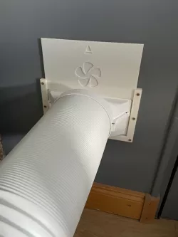 Air conditioning exhaust hatch