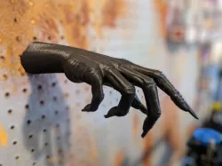 Curled Slimmer Demon Hand