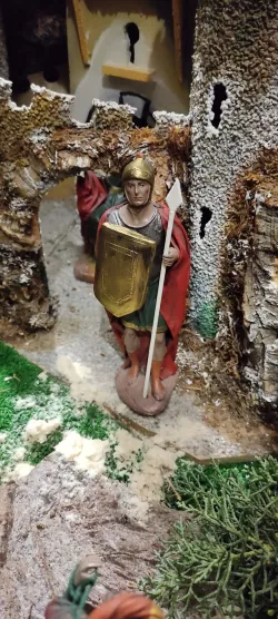 Martillo y lanza para figuras del belén / Hammer and spear created for Christmas figures.
