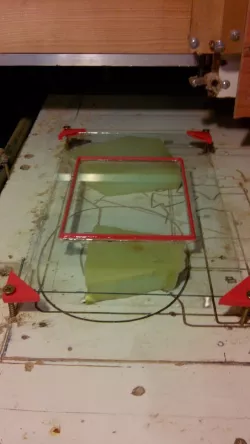 Glass plate holder for leveling