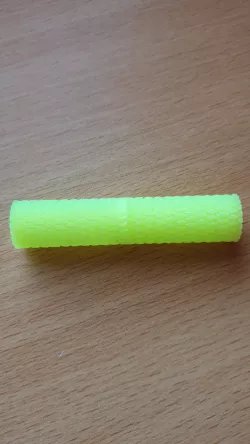 Knurled needle box