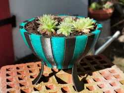 L`ill Planter on Feet