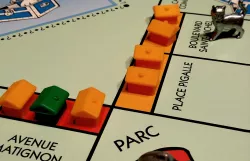 Monopoly house / house