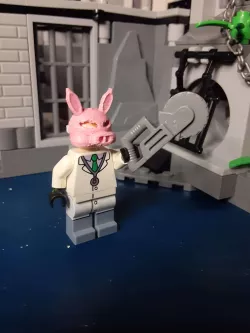 Professor Pyg Mask Brick-Building Scale