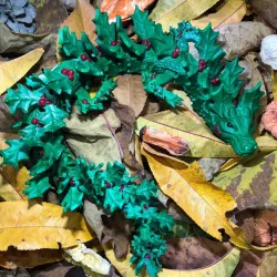 Christmas Holly Wreath Dragon