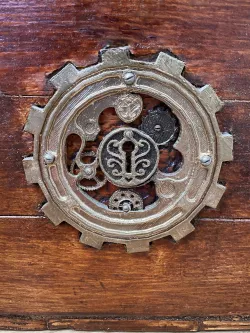 Decorative gear lock