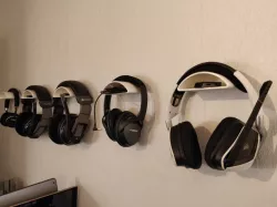 Headset hanger