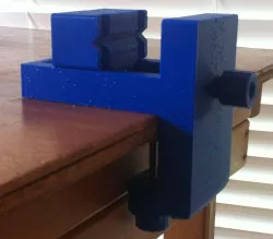 Desk Vice: Versatile & Strong