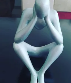 SCULPTURE MAN THINKING