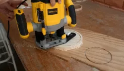 COMPASS BASE TO REMOVE CIRCLES WITH ROUTER STANLEY SRR1200-B2