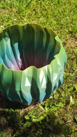 Crumple vase