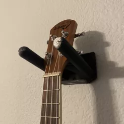 Hanger Ukulele