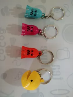 pacman and fanatasmas keychain