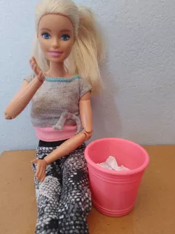 Barbie dustbin