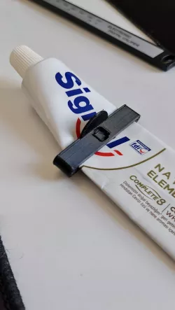 Simple Toothpaste Squeezer