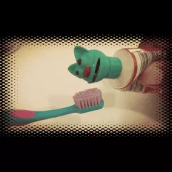 toothpaste scratchy