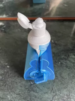 Toothpaste squeezer