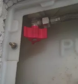 Valve with square hole 5x5