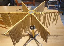 Fresh pasta dryer