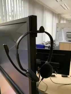 Headset-Haken für den Monitor / Monitor Headset Hook