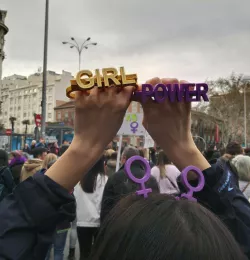 American fist - GIRL POWER