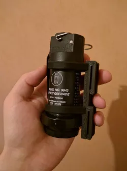 Cyclone airsoft grenade holder