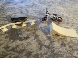Finger Board Tech Deck Smiley Kicker and Low Rail