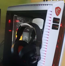 headphone holder cougar / headphones