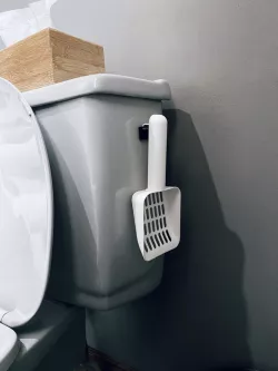 Litter scoop holder