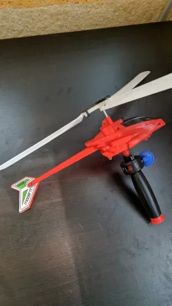 Zoom copter with pull string parts