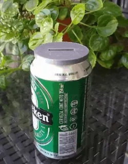 Coin purse lid for beer or soda can - Insert coin