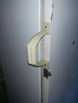 Handle / Handle