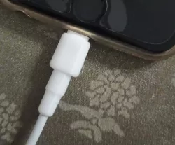 iPhone Lightning cable saver
