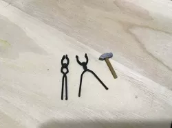 Blacksmith tongs and hammer (1:18 scale)