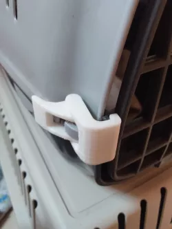 hinge lock cat box