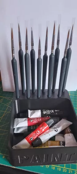 brush and paint storage