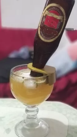 Clip hold bottle in Jar or Cup