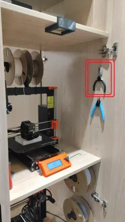 Holder Prusa Needle-nose pliers for closet
