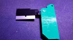 Razor blade holder