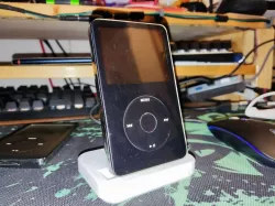 iPod Video 5th gen stand
