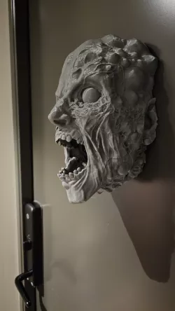 Zombie head -wall mounted