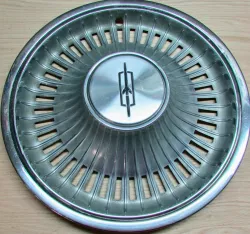 1:25 1972 Oldsmobile Cutlass Supreme Hubcap