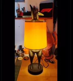 hiding bunny lamp 74 cm high with 2 hand models below or above