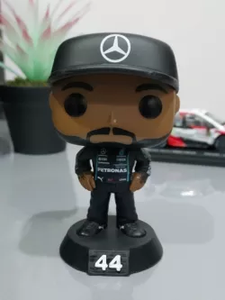Support Funko Pop - Lewis Hamilton