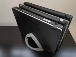 Vertical laptop stand (3 laptops)