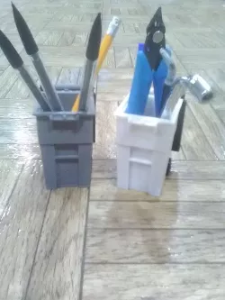 BRUTE trash bin, pen/money holder